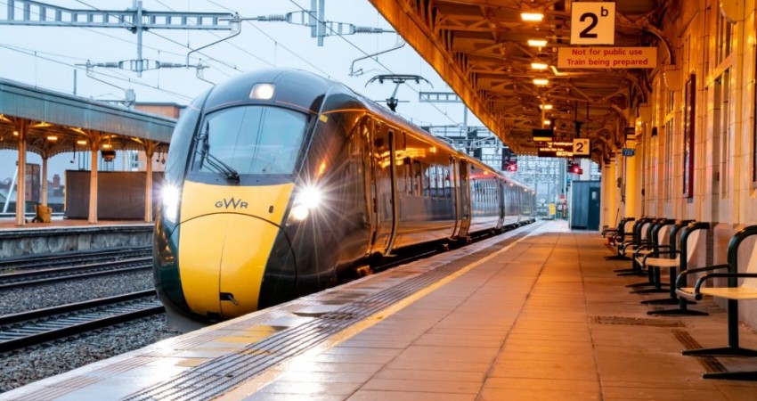Trains travel on electric power from London to Cardiff for the first time