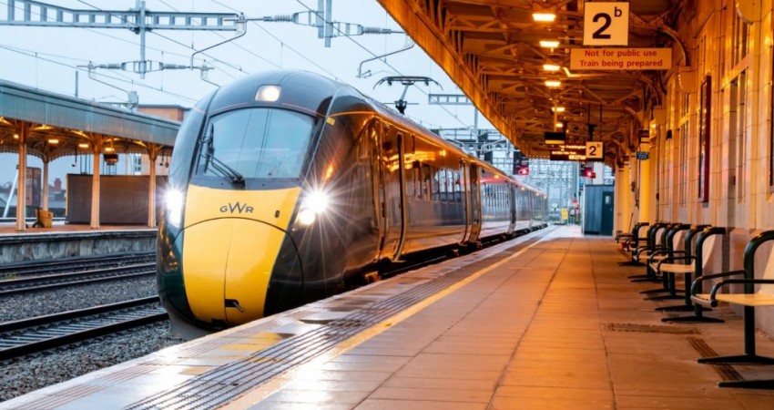 Trains travel on electric power from London to Cardiff for the first time Trains travel on electric power from London to Cardiff for the first time