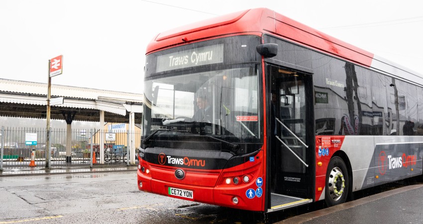 Free bus travel for Hywel Dda UHB staff this March